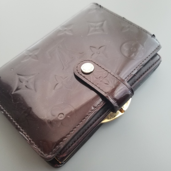 LOUIS VUITTON Classic Signature print - Picture 4 of 13